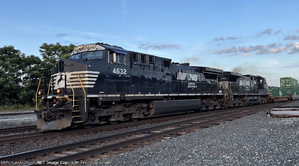NS 4632 leads 257 west.